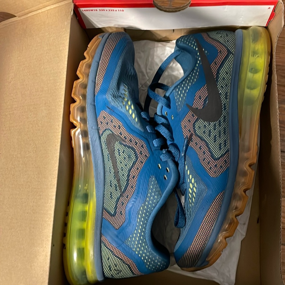 NIKE SNEAKERS